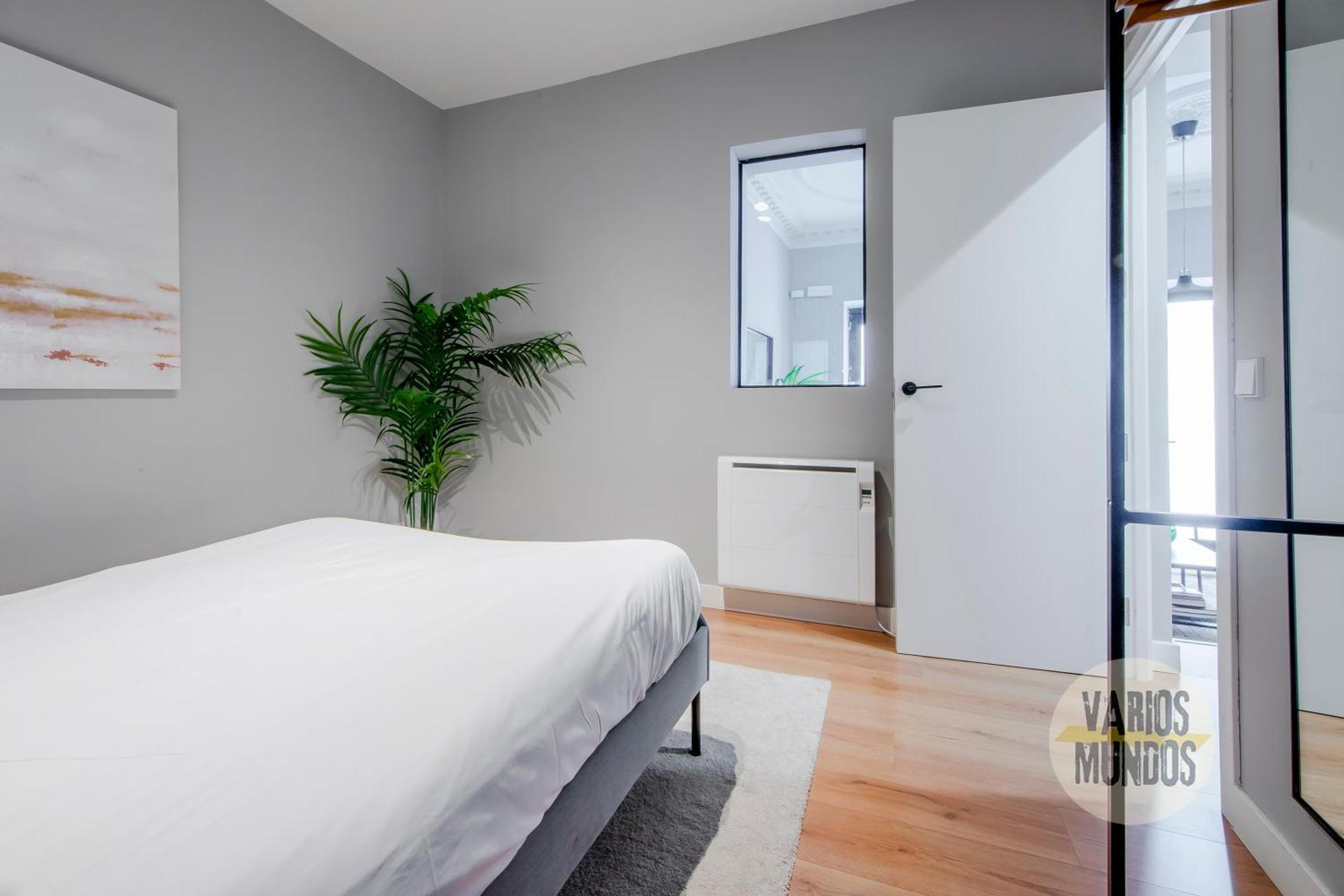 Modern Apt & Cool Interior Design A 20 Metros Del Retiro E1 Madrid Exterior photo
